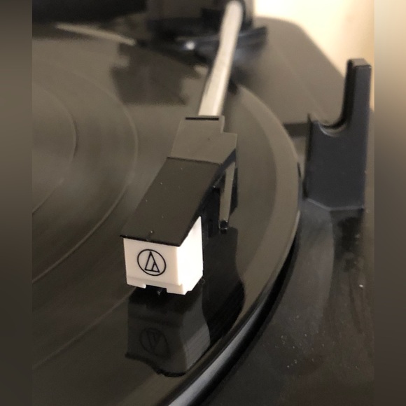 Audio Technica AT-LP60 Stereo Turntable - Picture 3 of 3